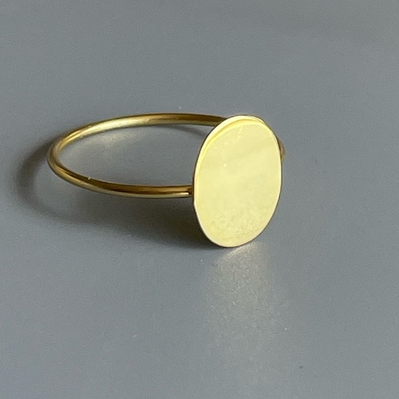 14k Gold Minimalist Oval Ring - Picture 4 of 5